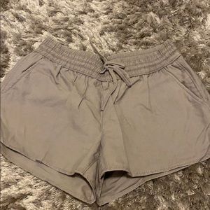 Gray shorts with elastic waistband and pockets